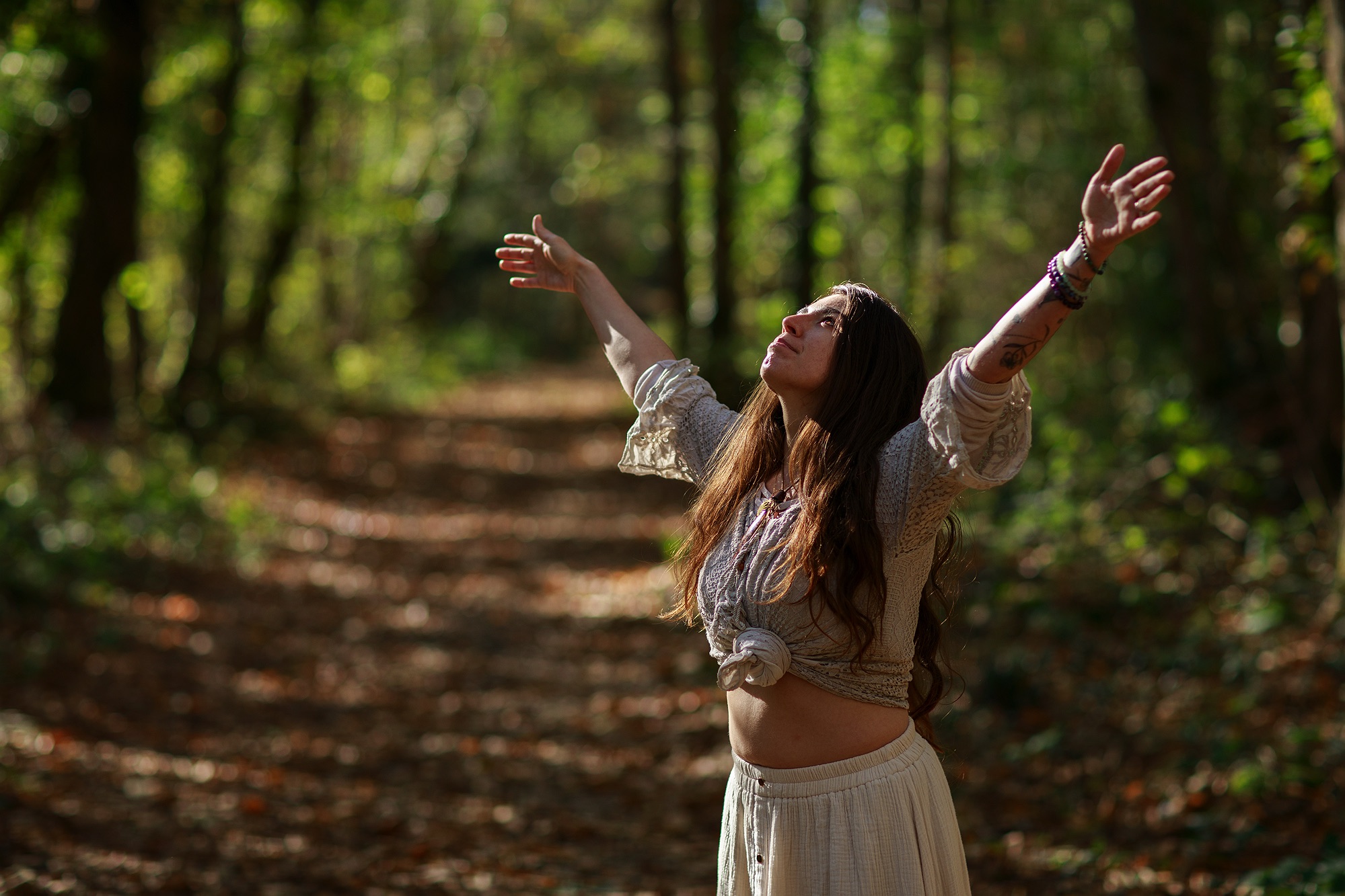 rituels-eugenie-portrait-naturel-photographe-portraitiste-photo-therapie-occitanie-ariege-pyrenees-Raphael-KANN-2H1A5922-2